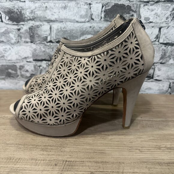 NWT Kelsi Dagger Warm Gray Heels Size 10 IN BOX - Picture 4 of 14